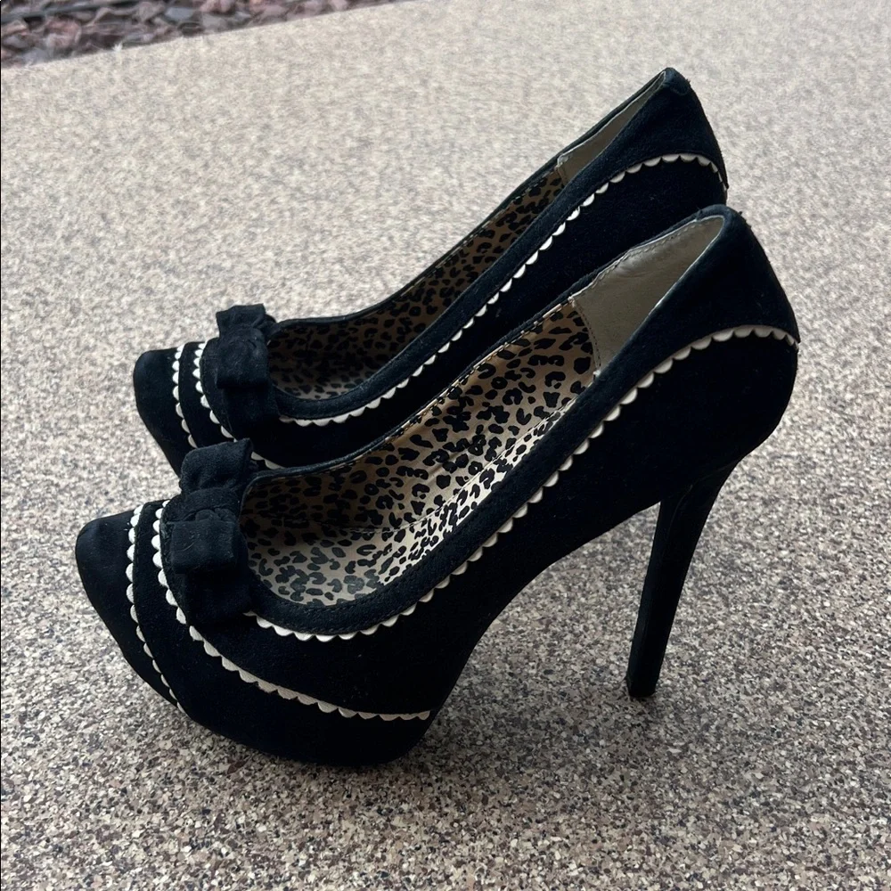 JESSICA SIMPSON Black High Heels with Bow Accent - Picture 13 of 13
